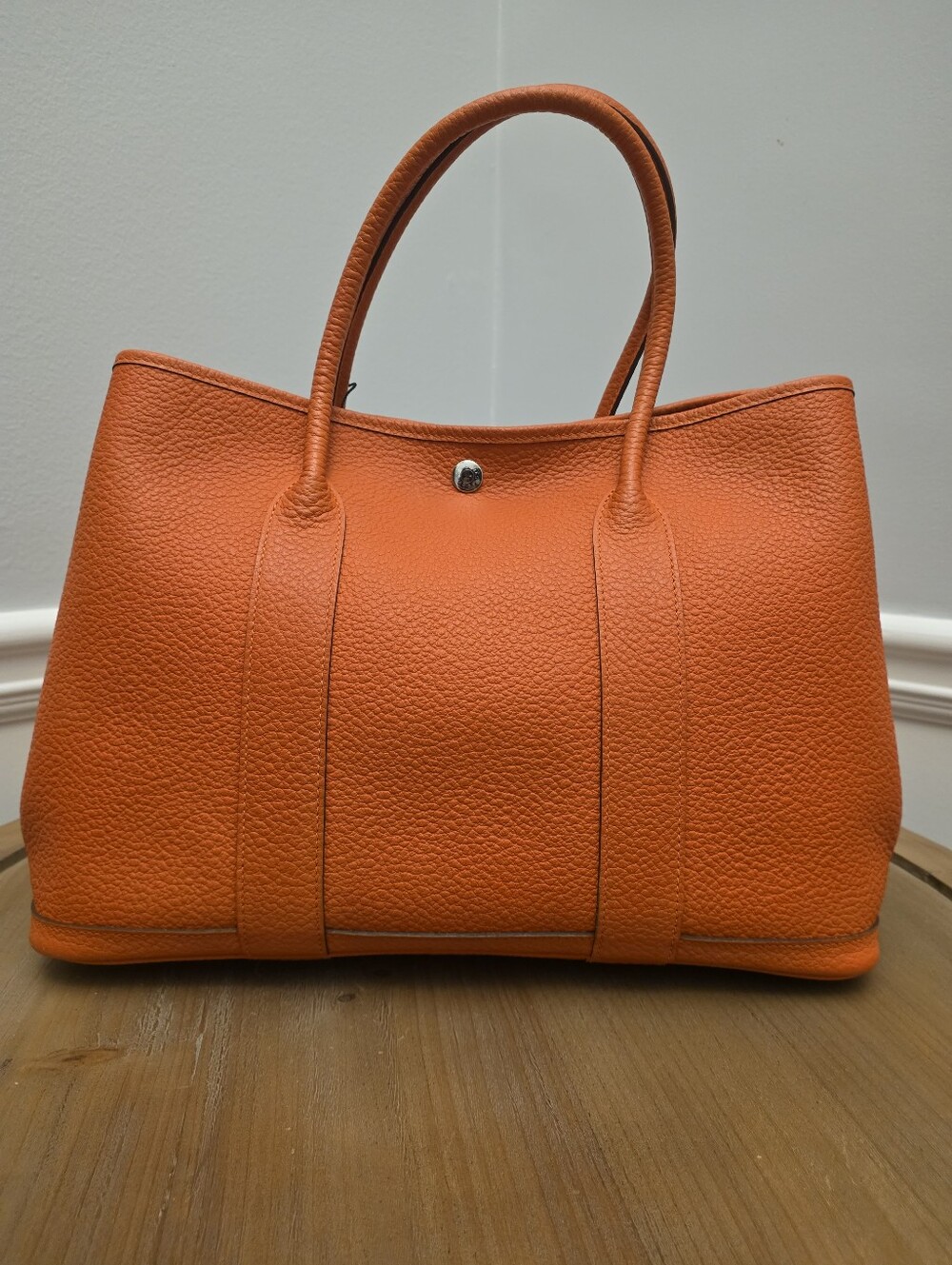 Hermès Garden Party PM tote bag in orange Negonda leather with silver hardware.